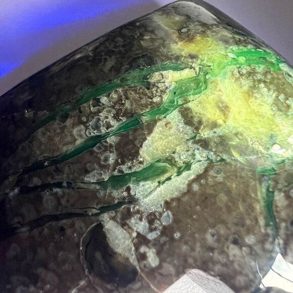 Volcano Agate Heart Carving UV Reactive (10) - Picture 4 of 11